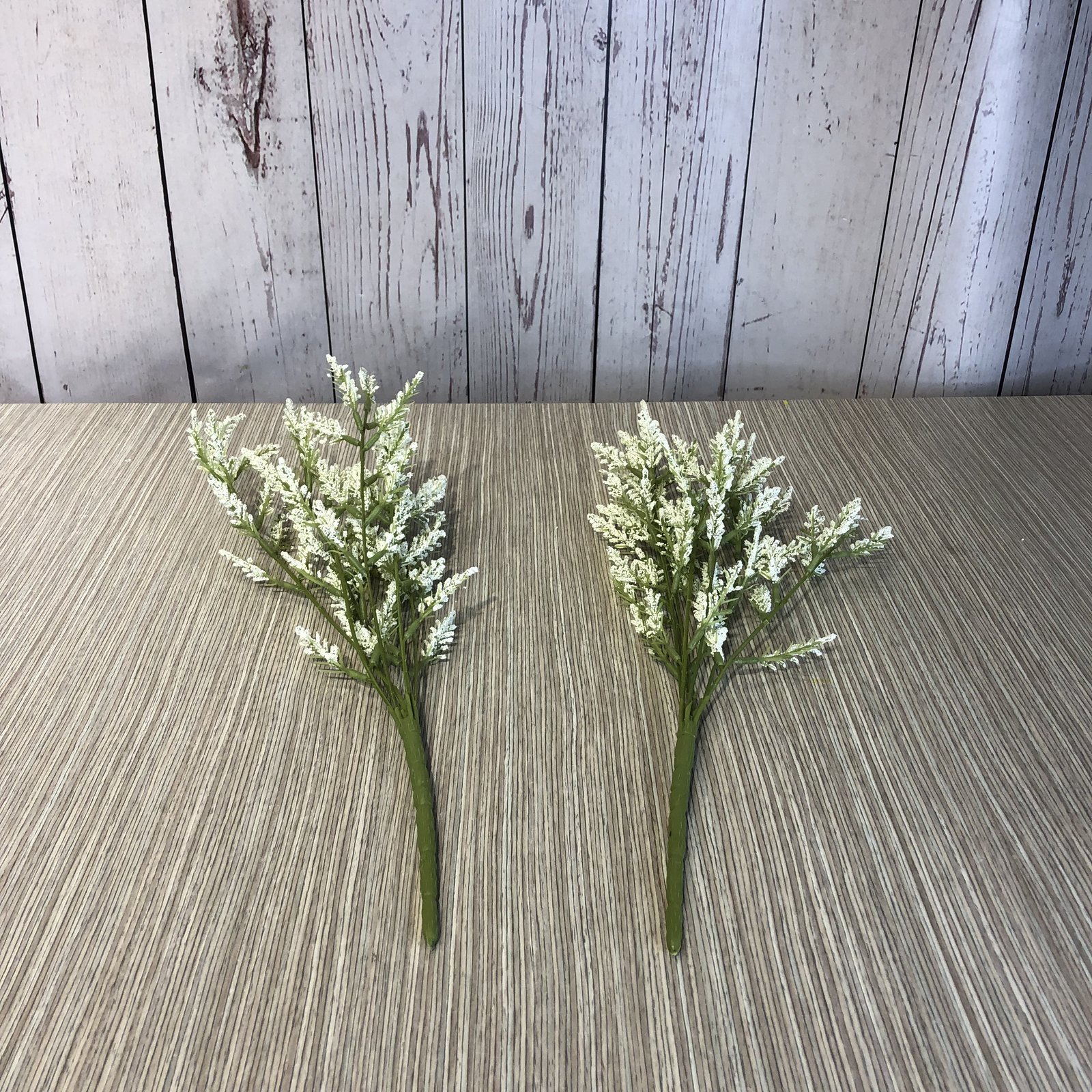 Ramo alargada florecitas blancas