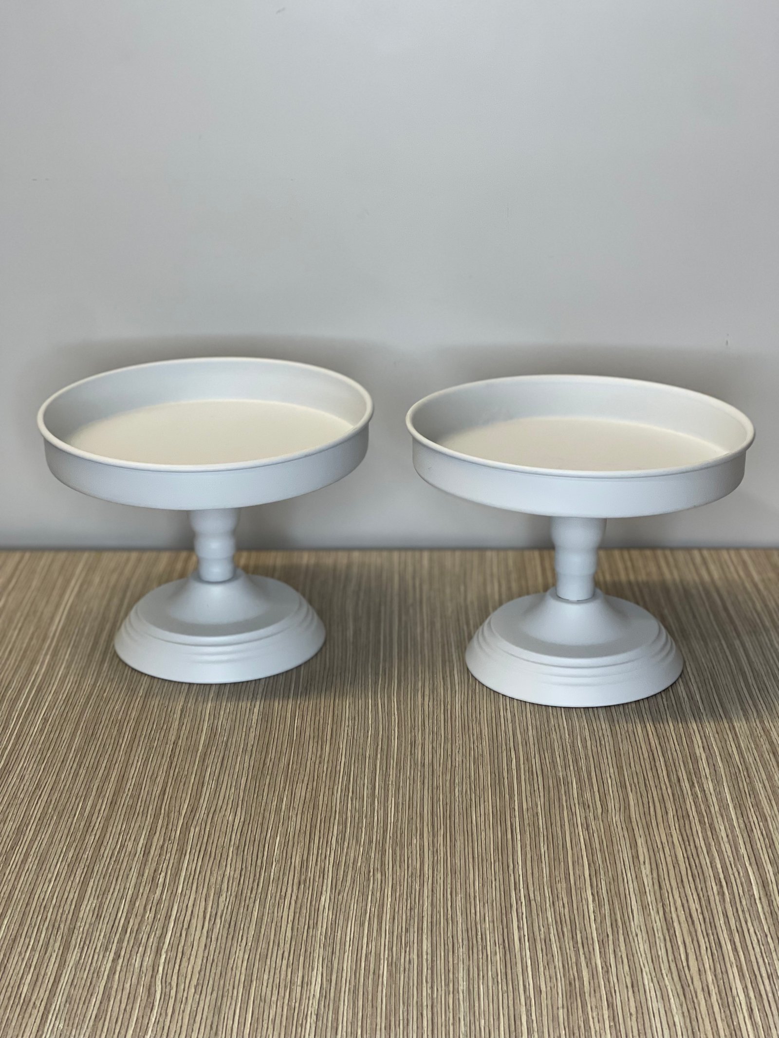 TORTERA BLANCA METALICA CON PEDESTAL 