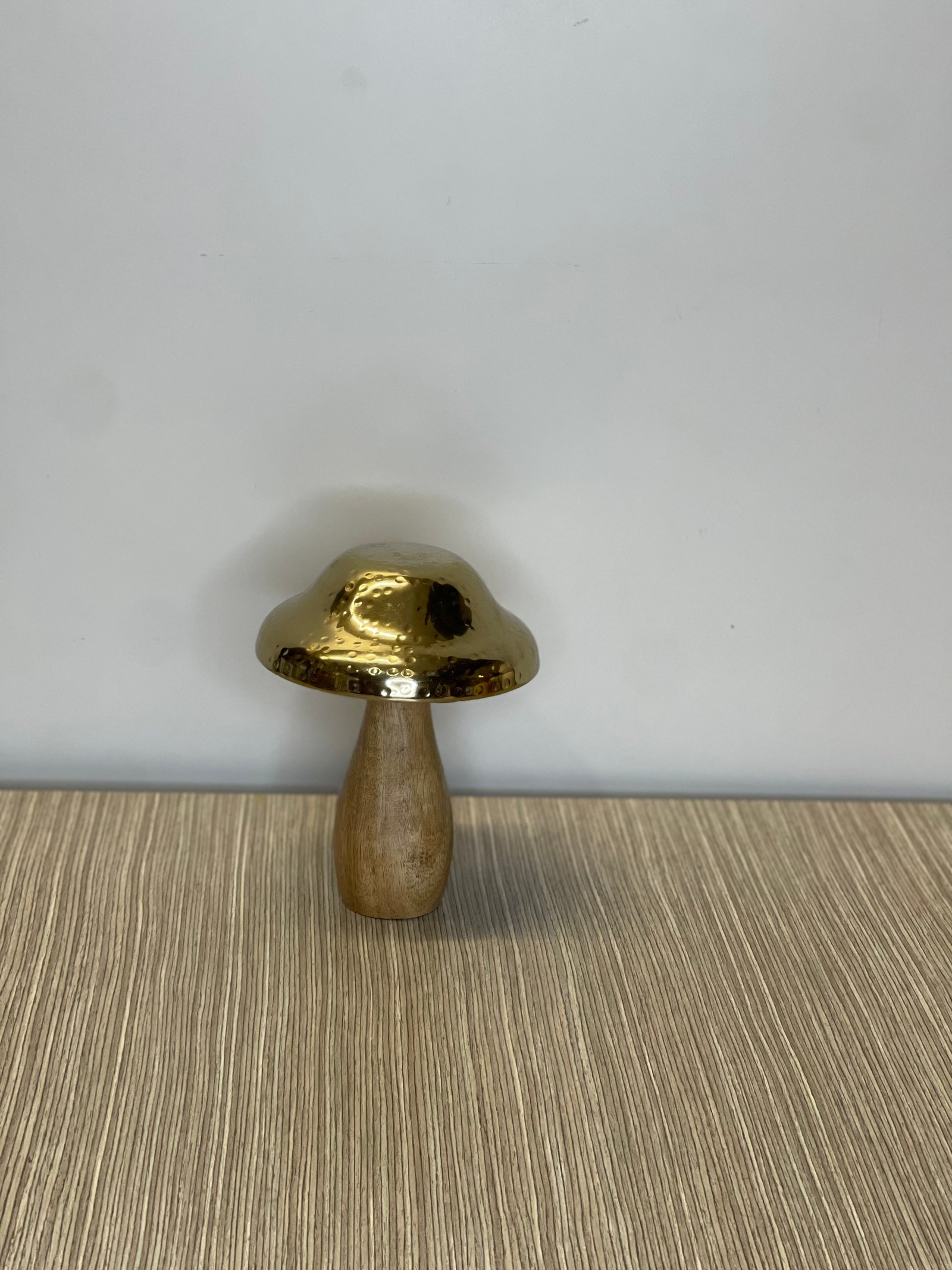 Hongo Mediano Base Madera Y Metal Dorado