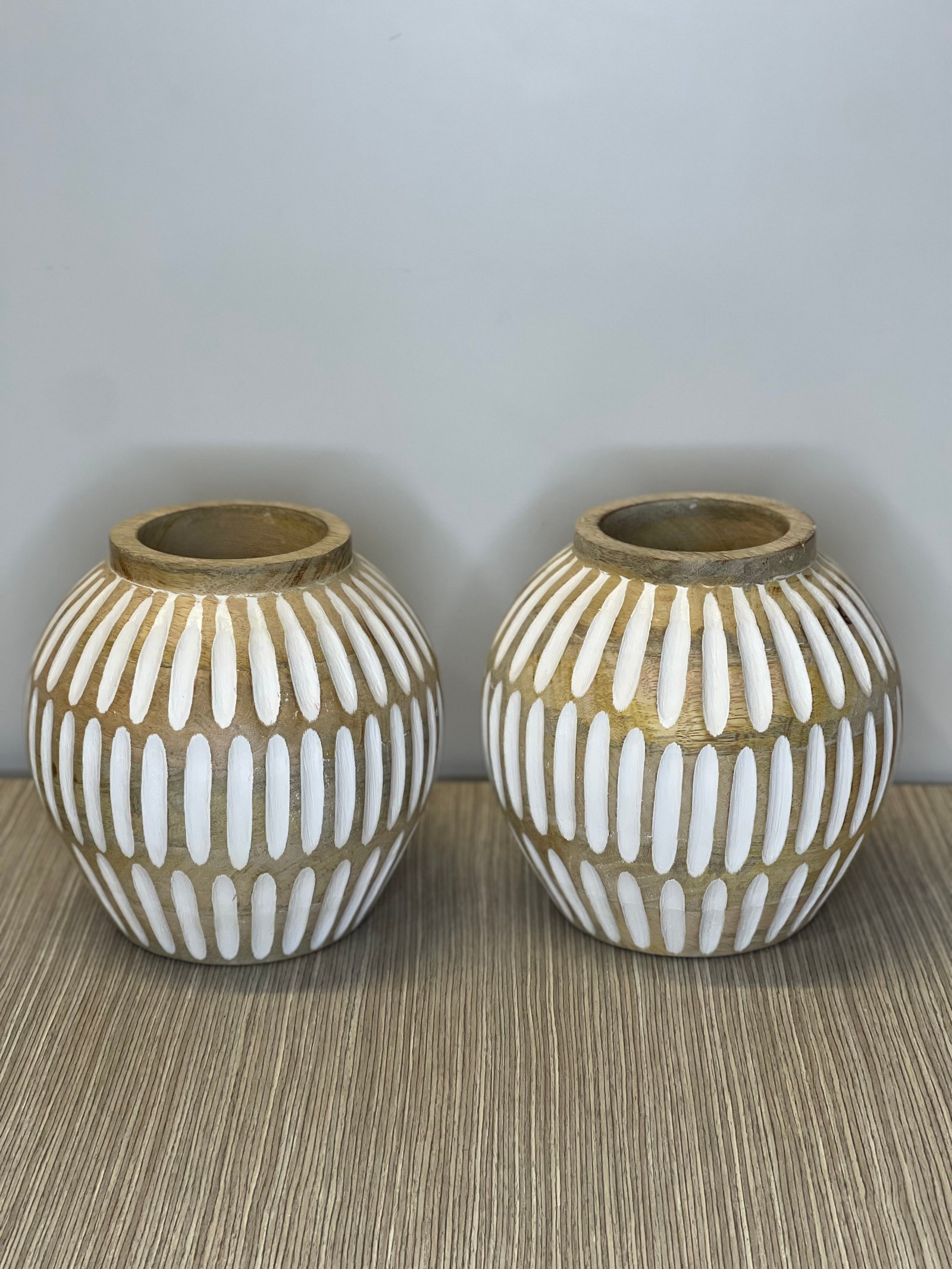 JARRON MADERA REDONDO BOLAS BLANCAS MEDIANO 