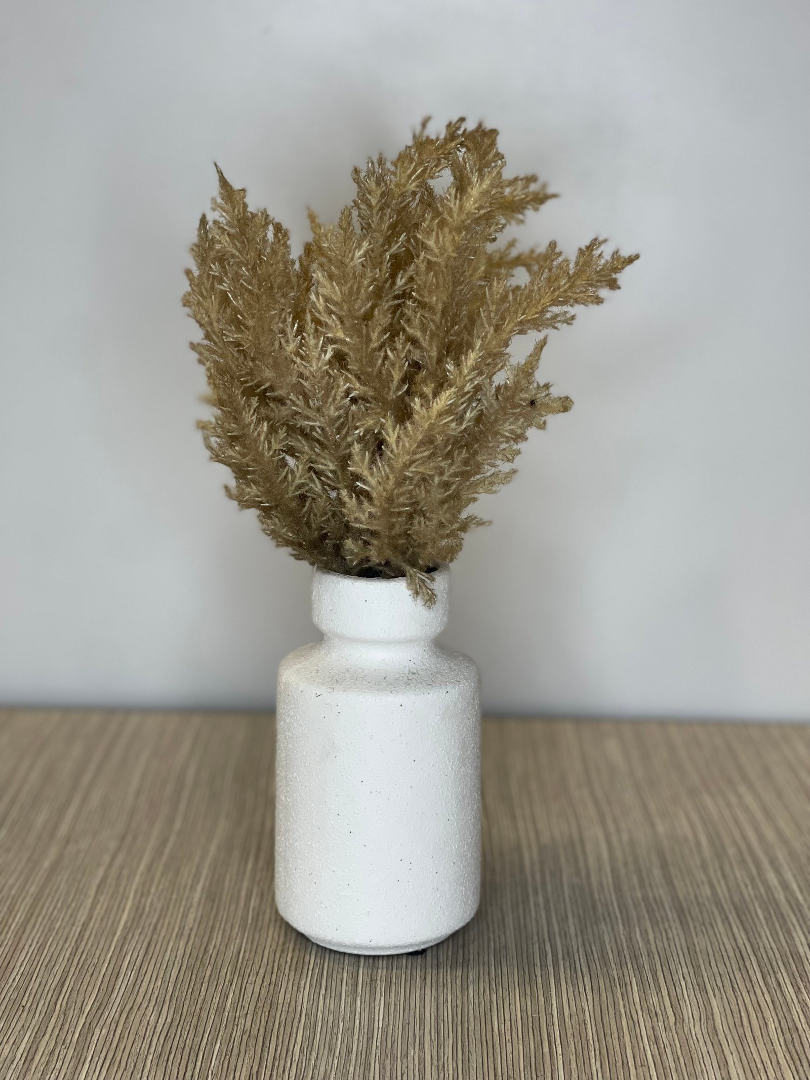 JARRON CERAMICA BLANCO MEDIANO CON PLUMAS