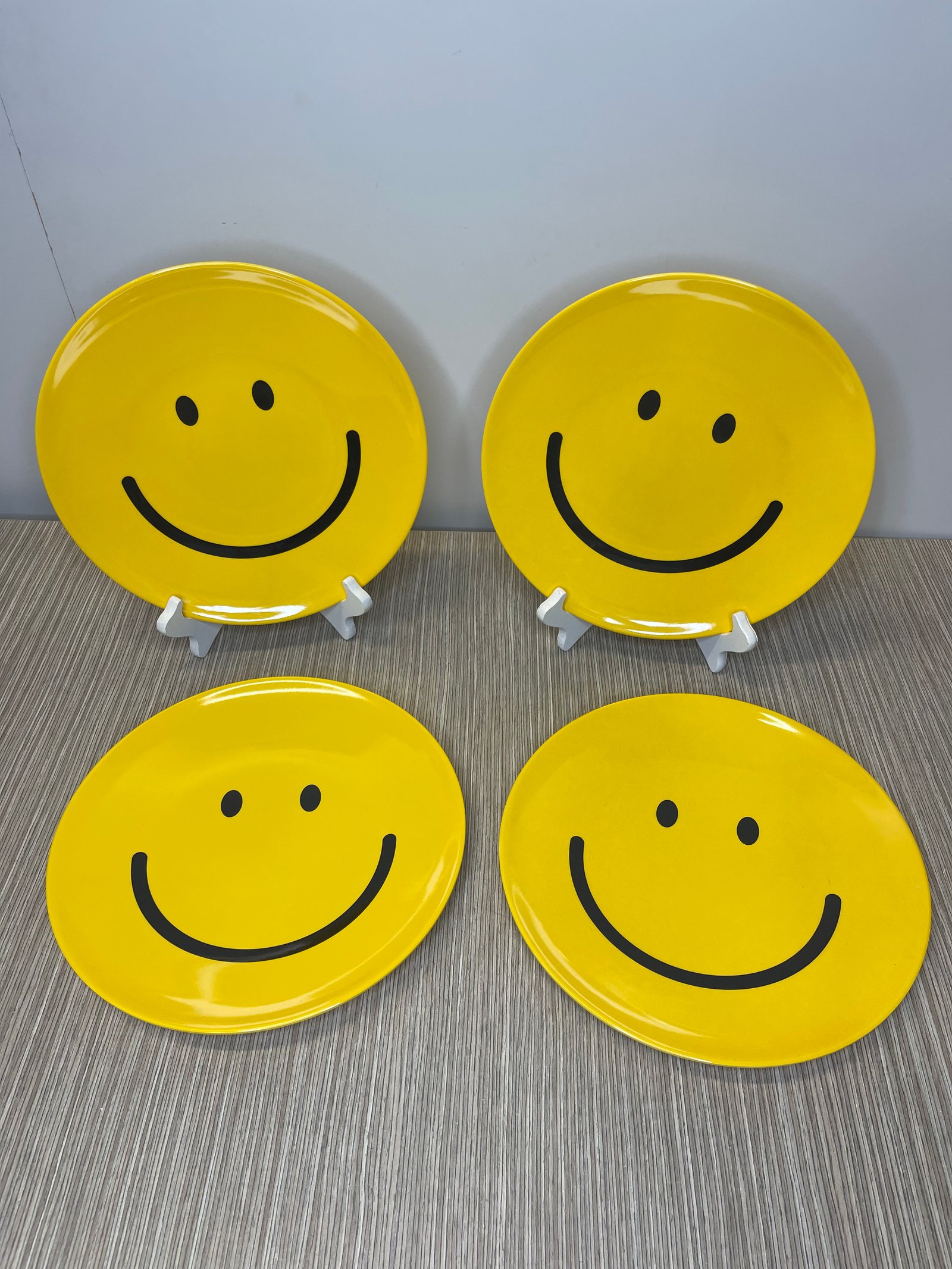 PLATO REDONDO AMARILLO CARA FELIZ