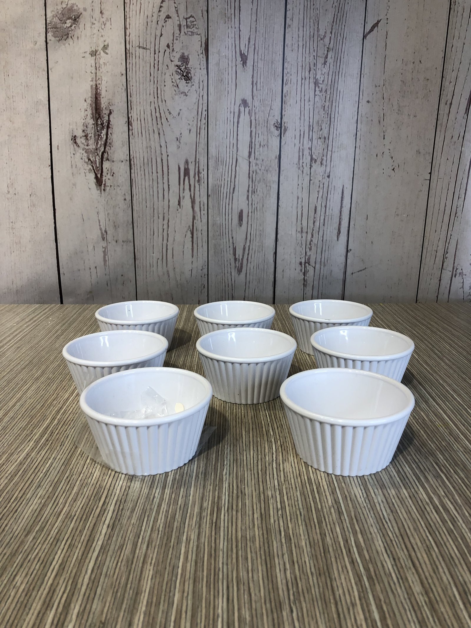 Salsera Redonda Pequeña Blanca Pasta Estriada