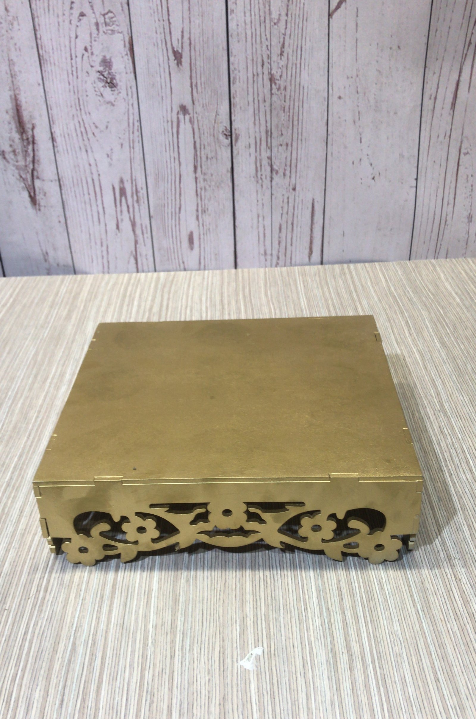 Tortera Cuadrada Madera Dorada Mediana Borde Arabescos