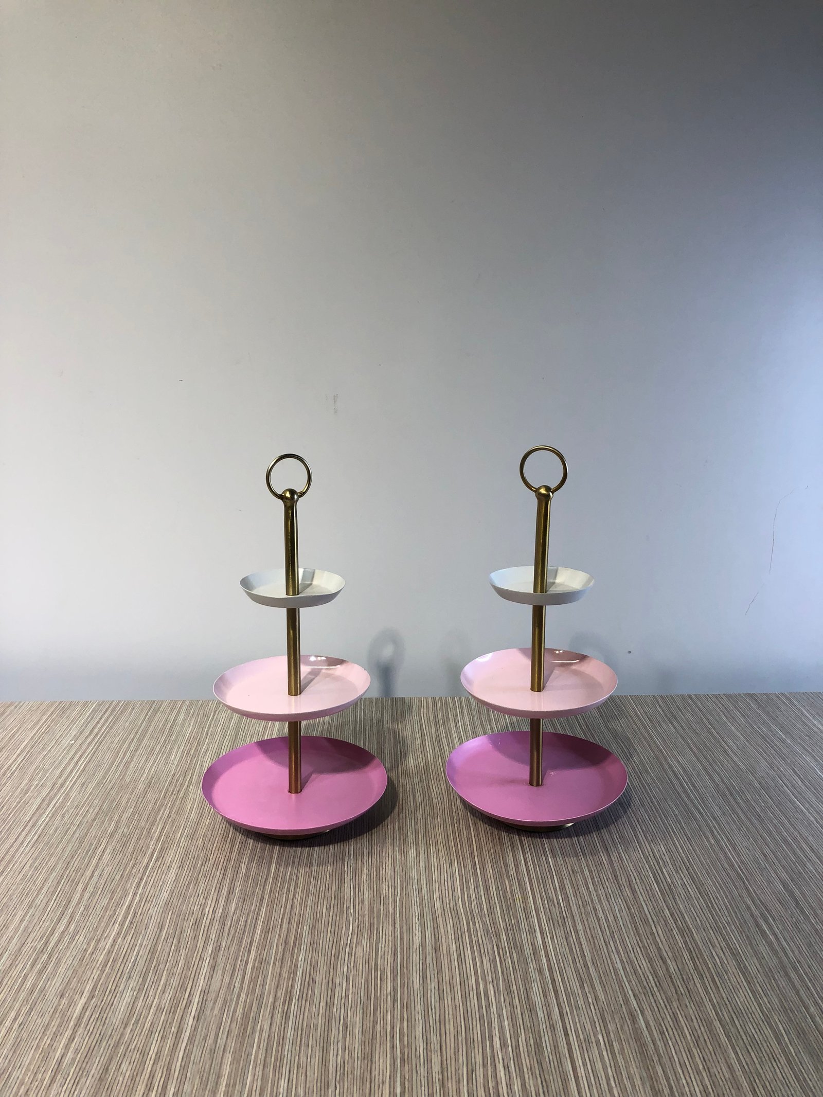 Porta Postres 3 Niveles Redondo Rosado Palo Dorado