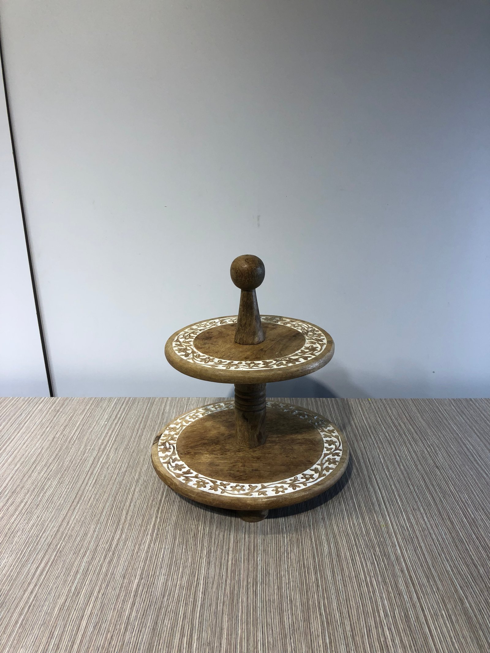 Porta postres 2 niveles madera borde arabescos boho