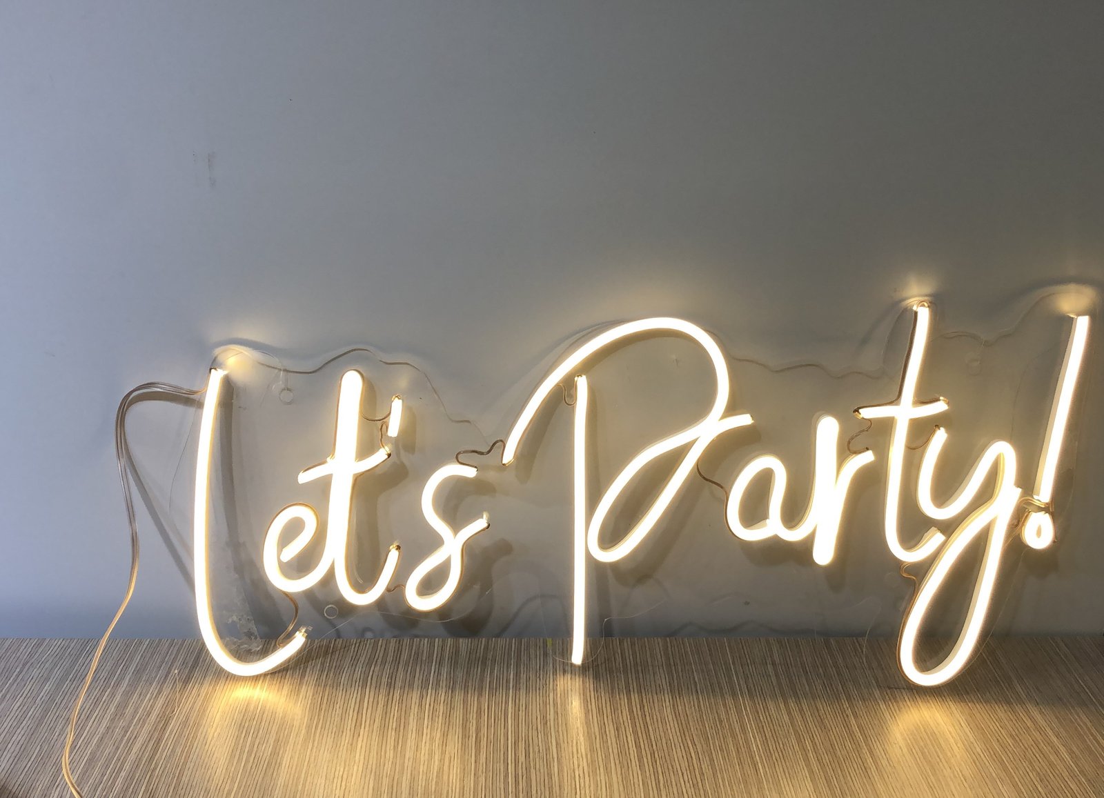 letrero lets party con luz 