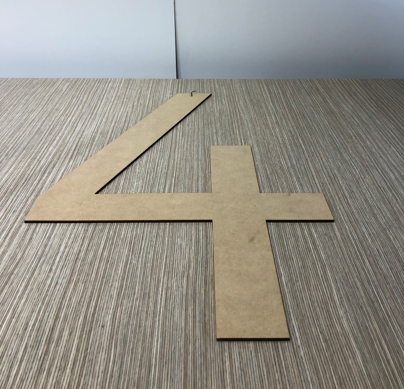 NUMERO CUATRO MADERA CAFE GRANDE PLANO