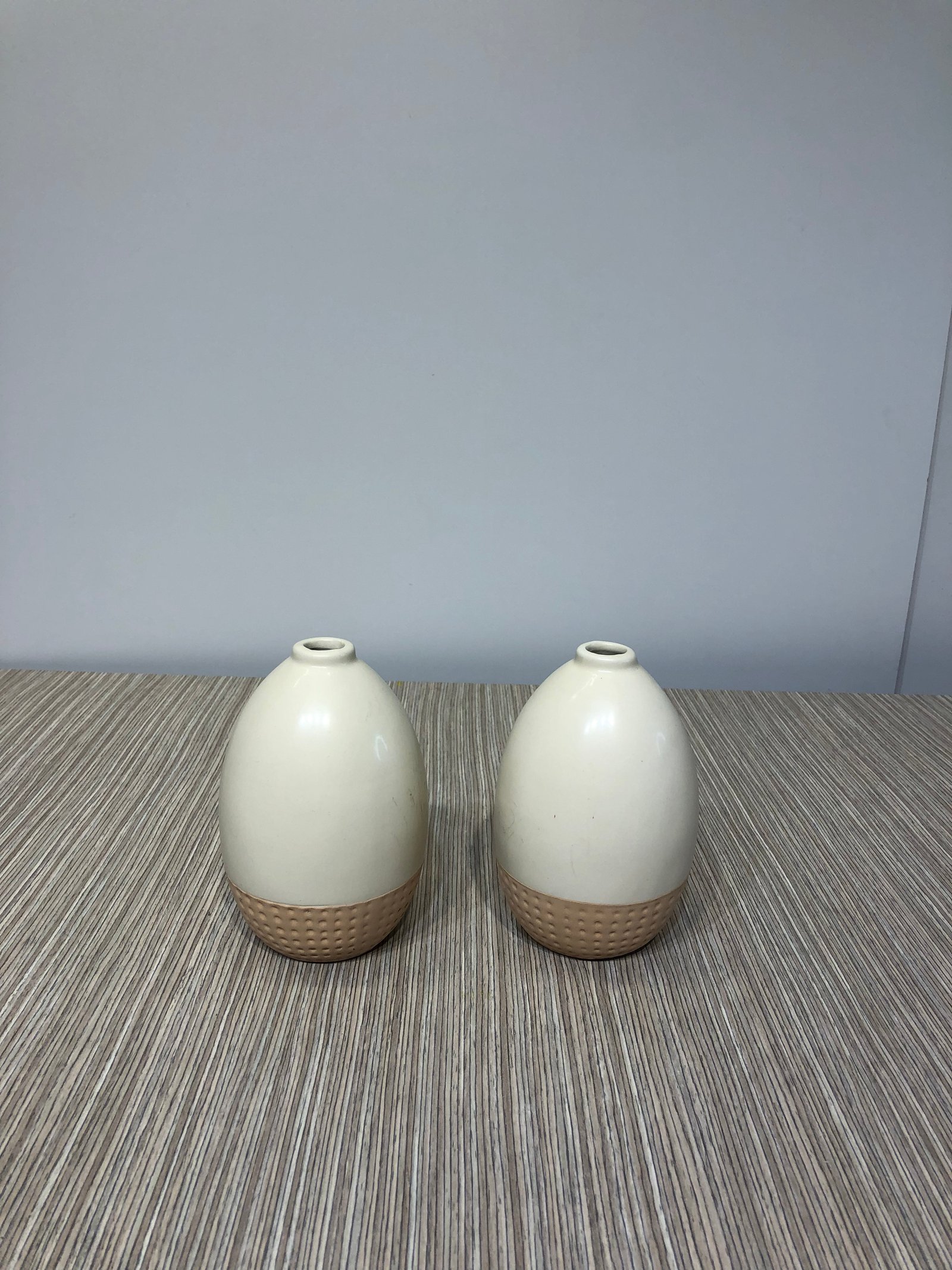 JARRON CERAMICA HUESO OVALADO BOCA DELGADA