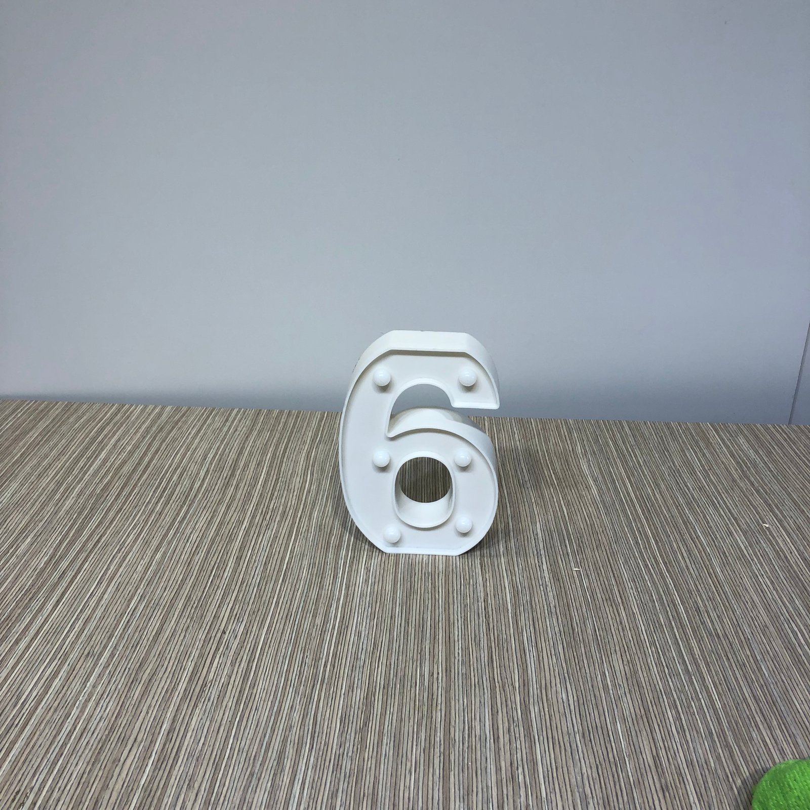 Número Seis Pequeño Acrilico Con Luz