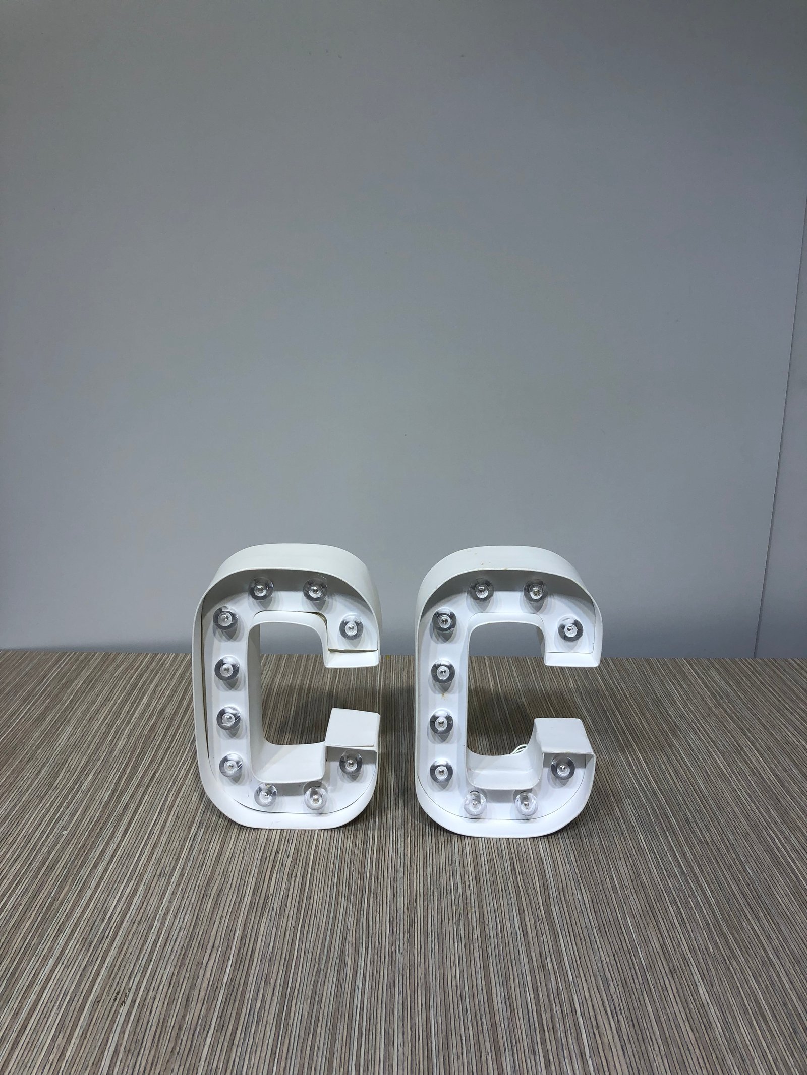 Letra C Blanca Con Luz