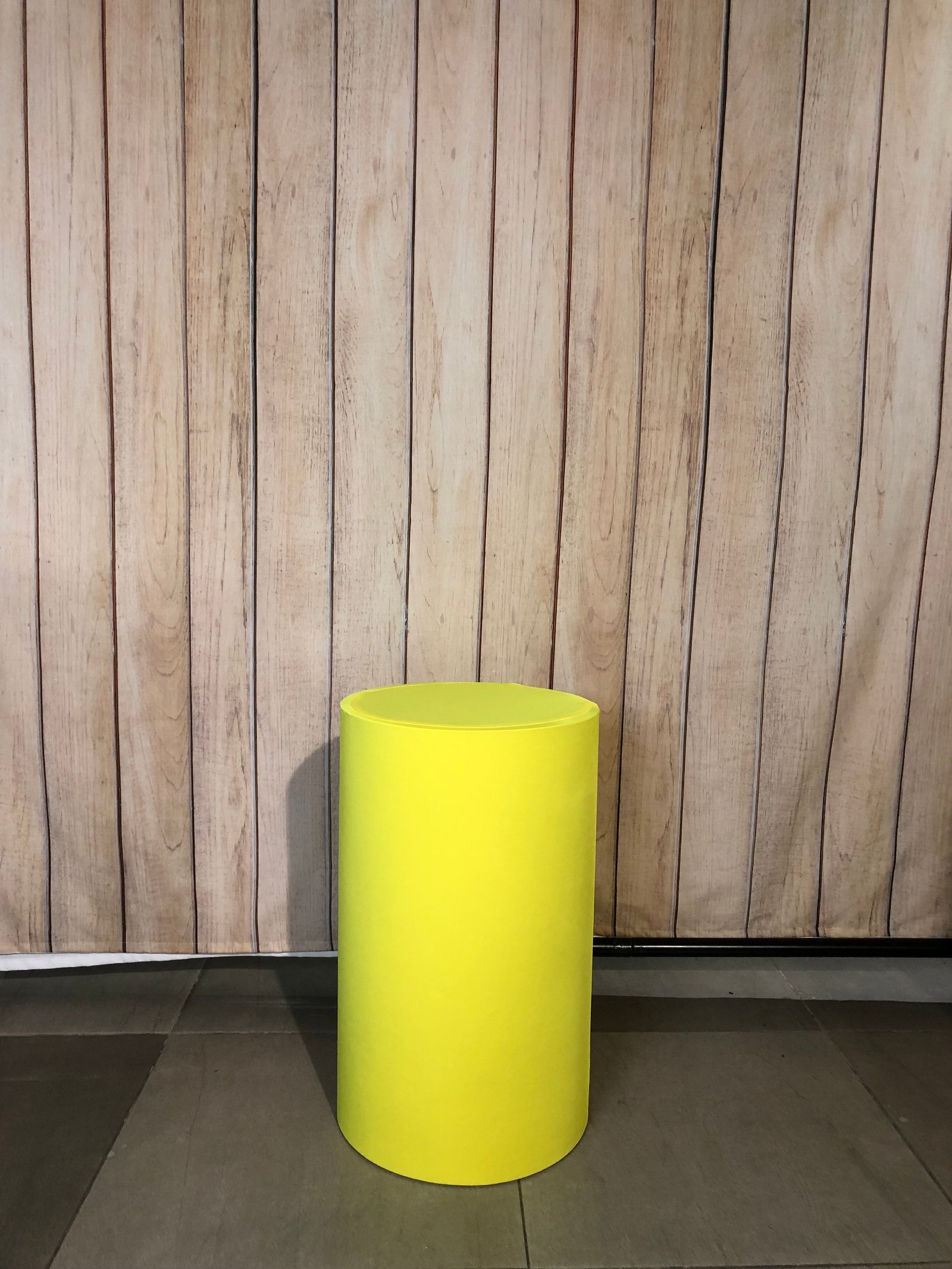 cilindro pequeño tela amarilla 